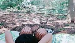 户外小山丘、野战激情❤️：骚魅农家少妇，和小叔子