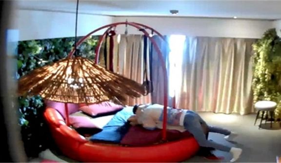 酷刑房中的禁忌性爱，体验极致刺激滋味