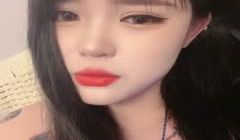 微胖女神露脸来袭，跟狼友互动撩骚精彩小秀，诱惑艳