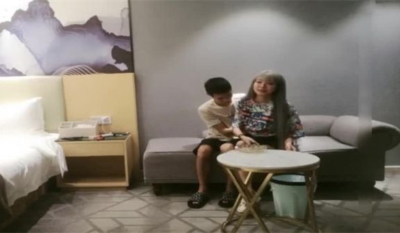 长衫短裙温柔小姐姐楚楚可人，气质撩人让人想扒光侵