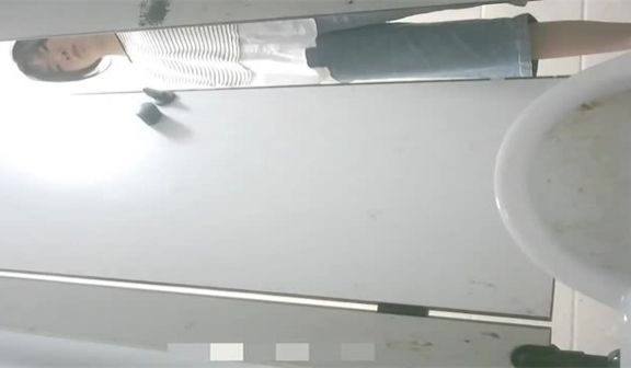 厕所偷拍新流出！全景后入第三部激情诱惑上演